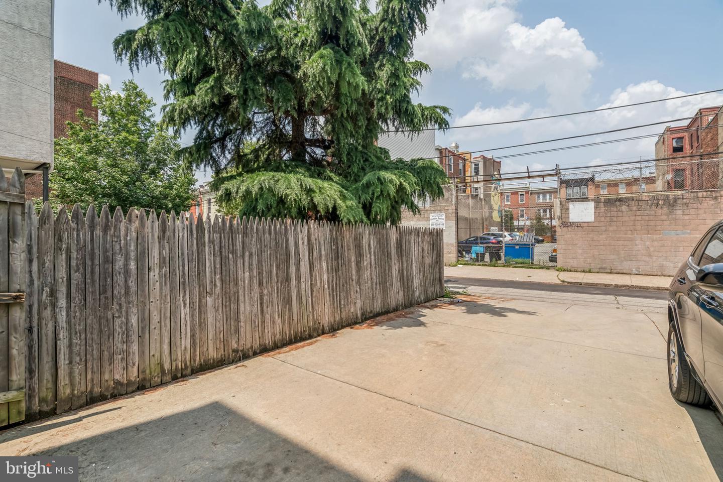 2721 Cambridge St Property Photo 40