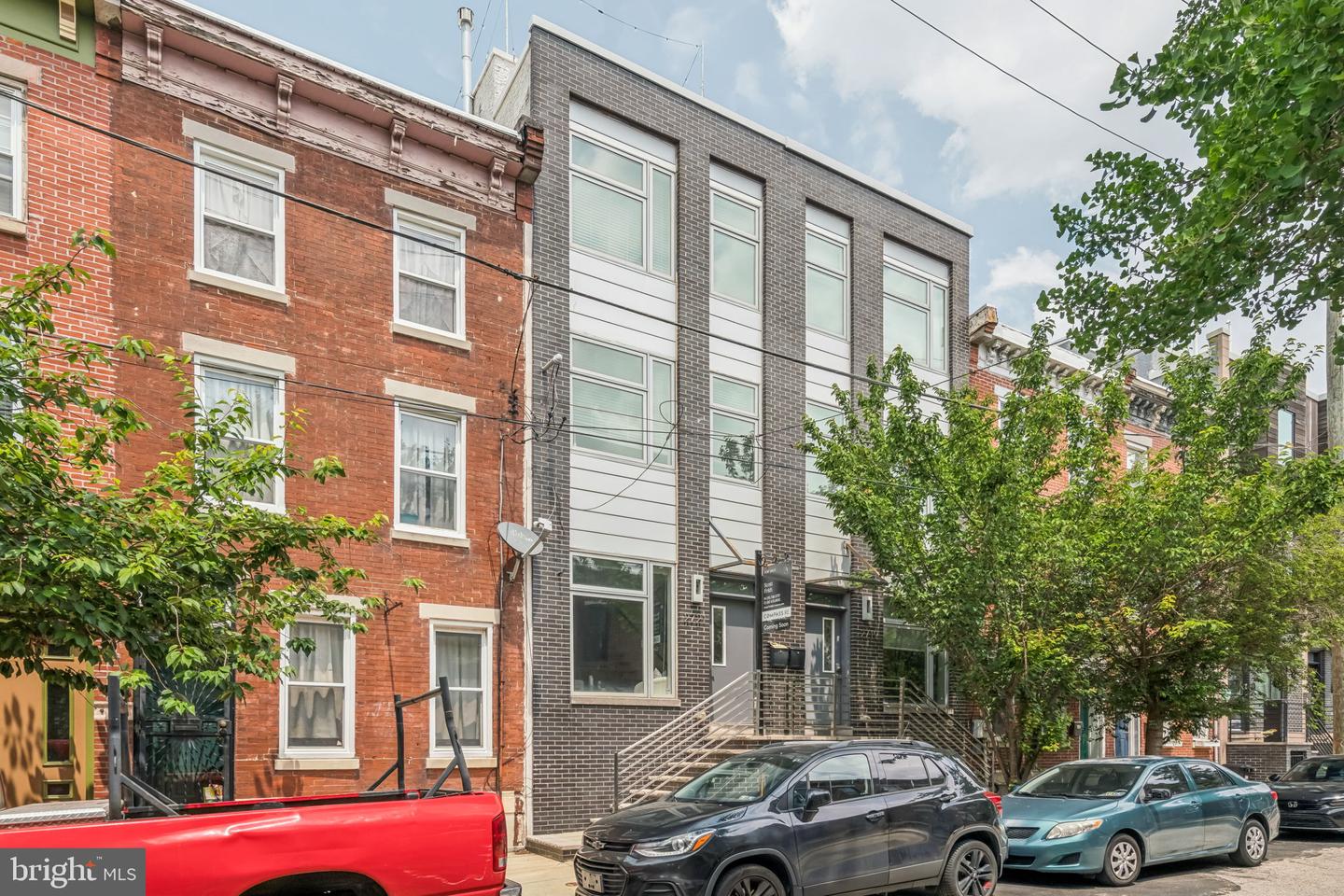 2721 Cambridge St Property Photo 43