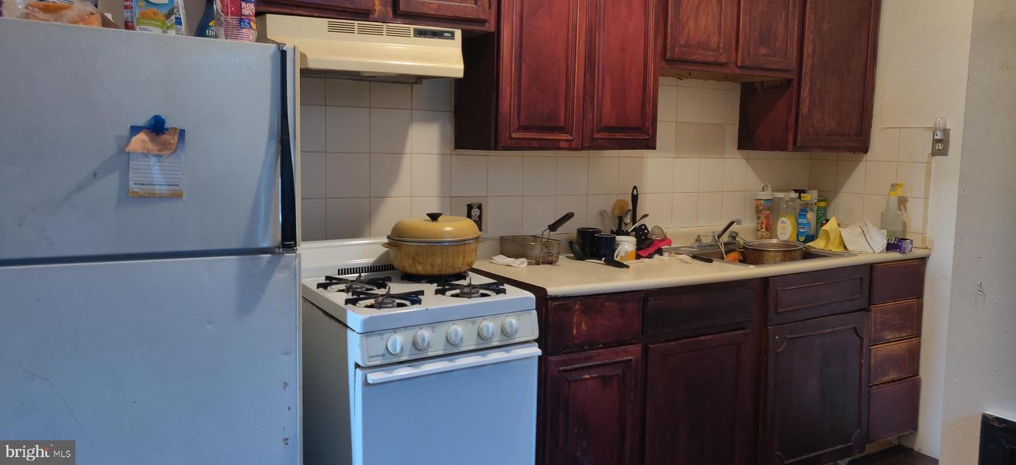 4925 Penn St Property Photo 11
