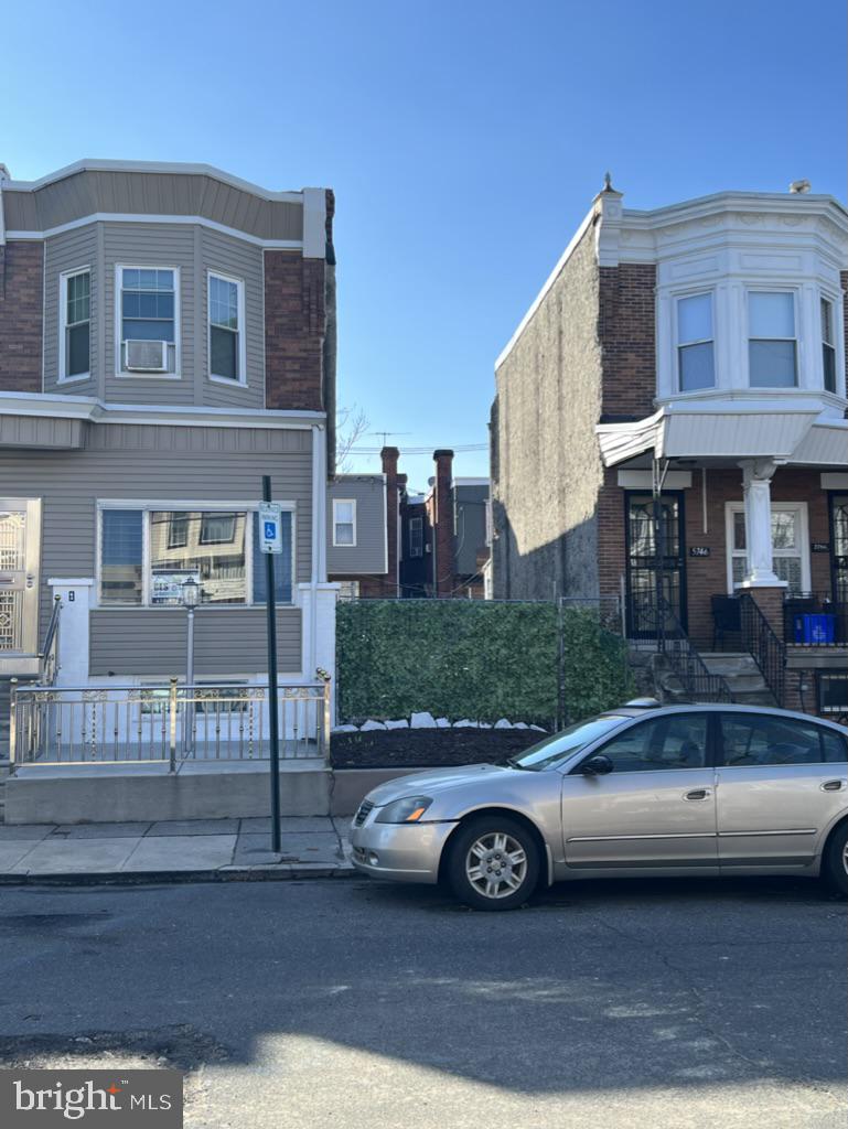5648 Pine St Property Photo 2
