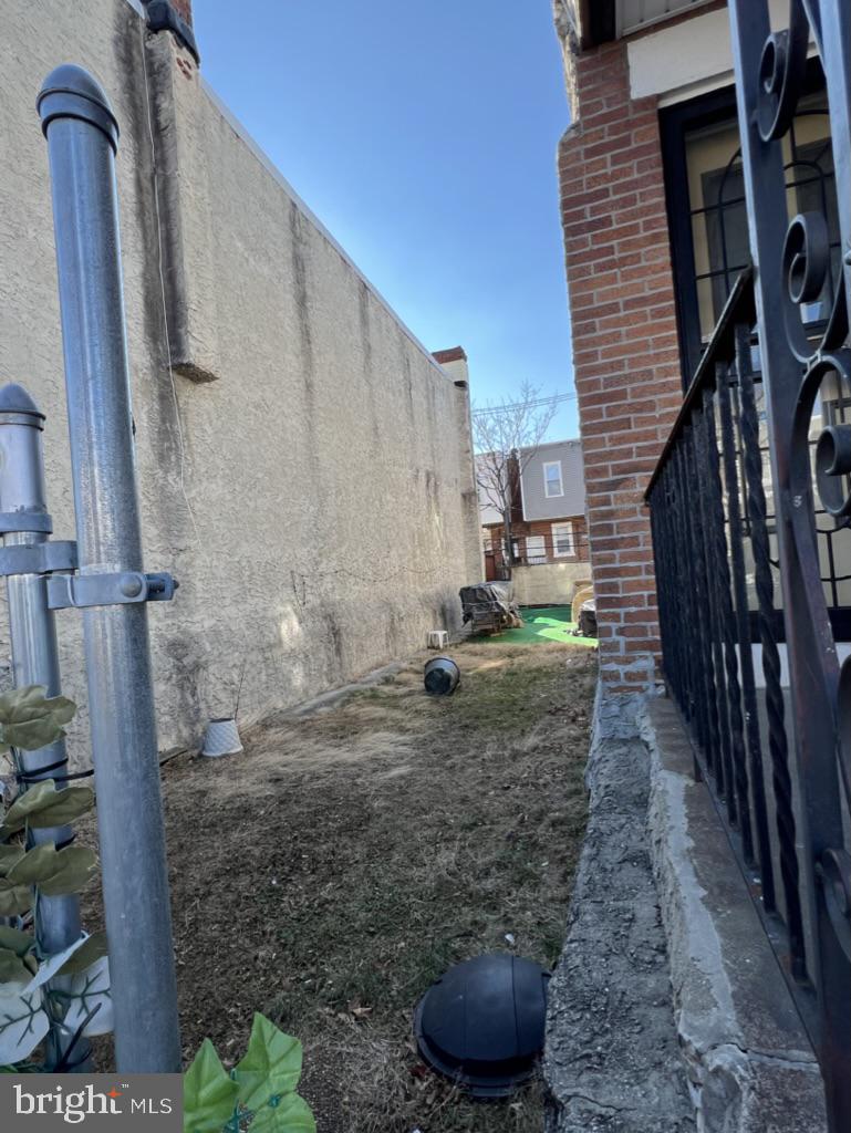 5648 Pine St Property Photo 3