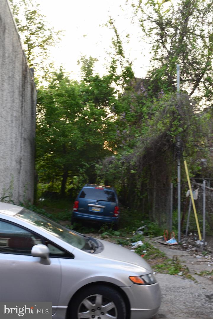 3352 N Sydenham St Property Photo 4