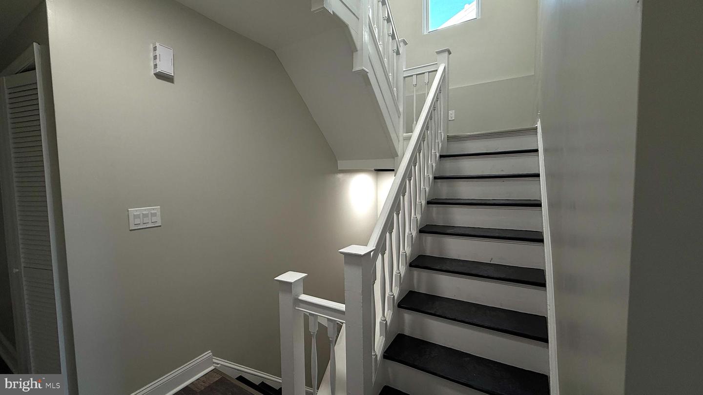 6326 Newtown Ave Property Photo 3
