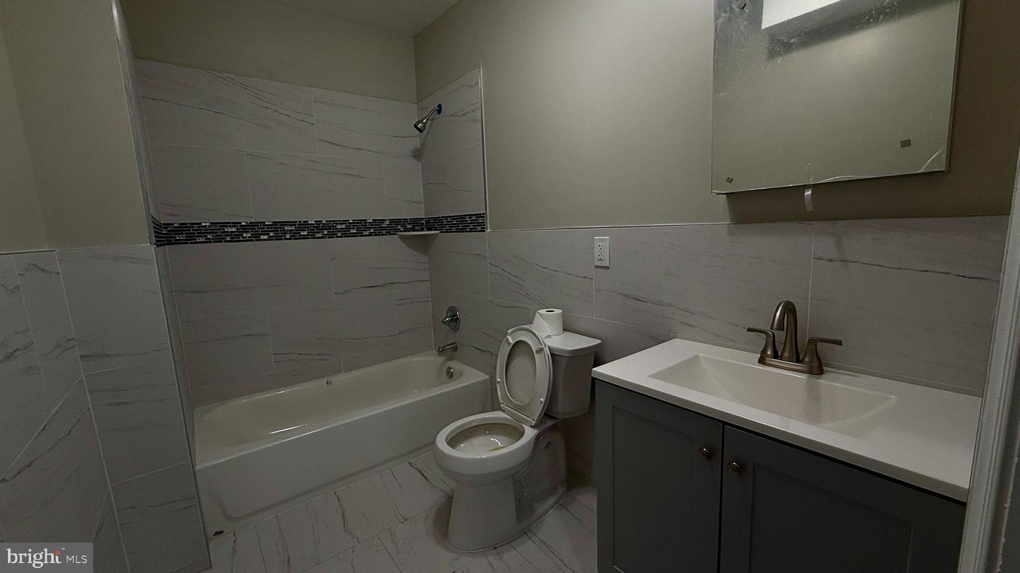 6326 Newtown Ave Property Photo 5