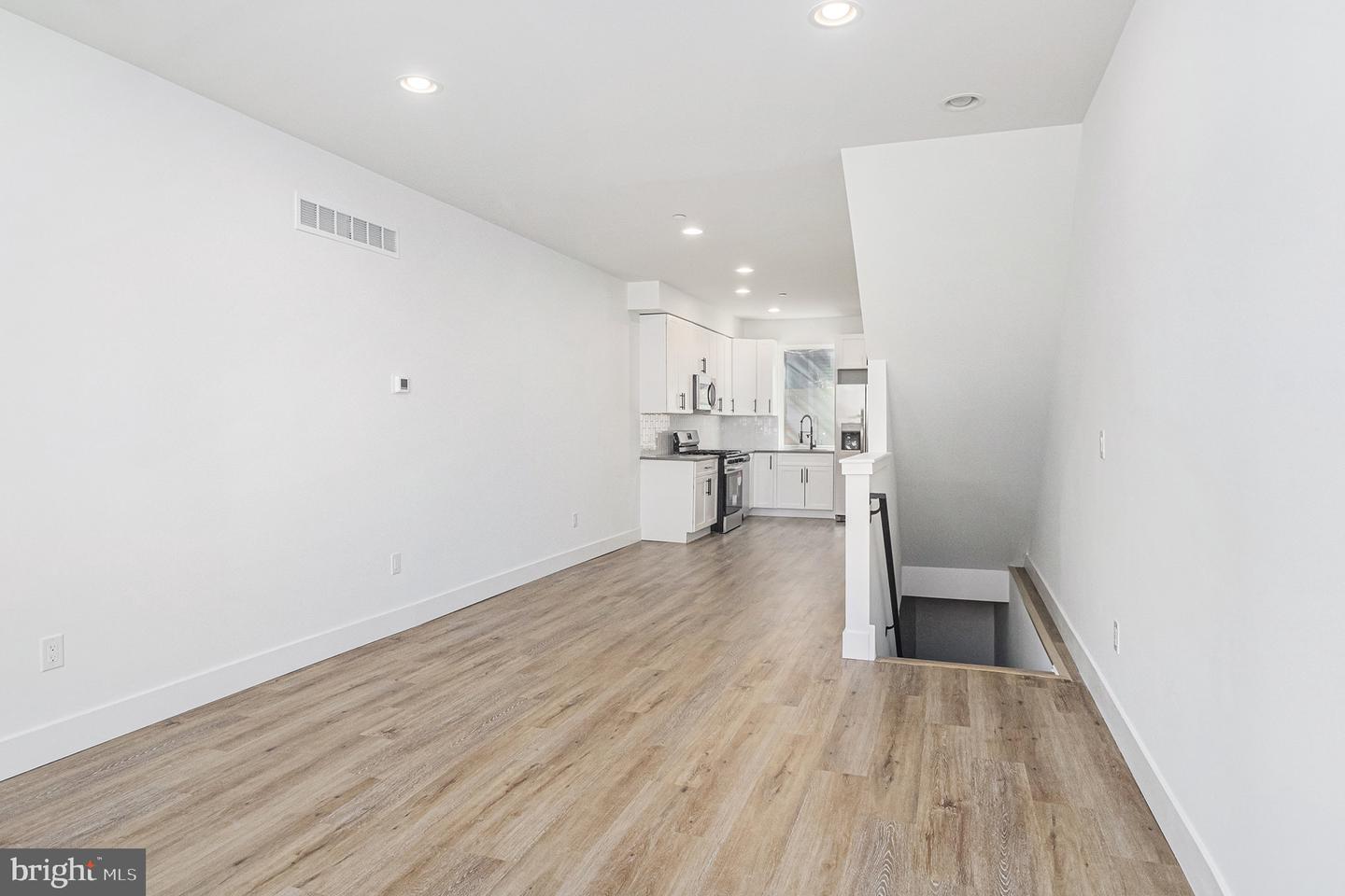 1914 E Somerset E Property Photo 2