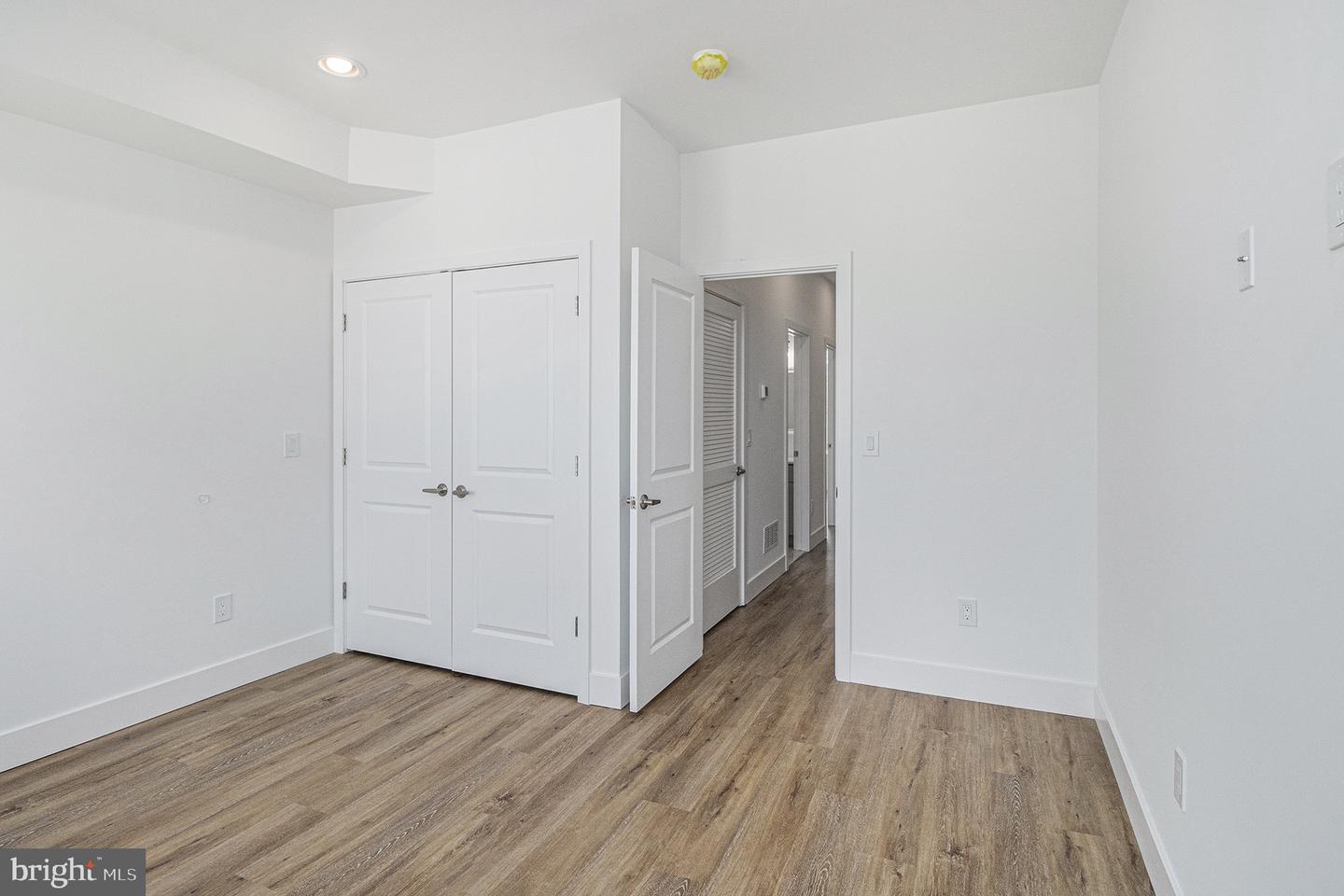 1914 E Somerset E Property Photo 6