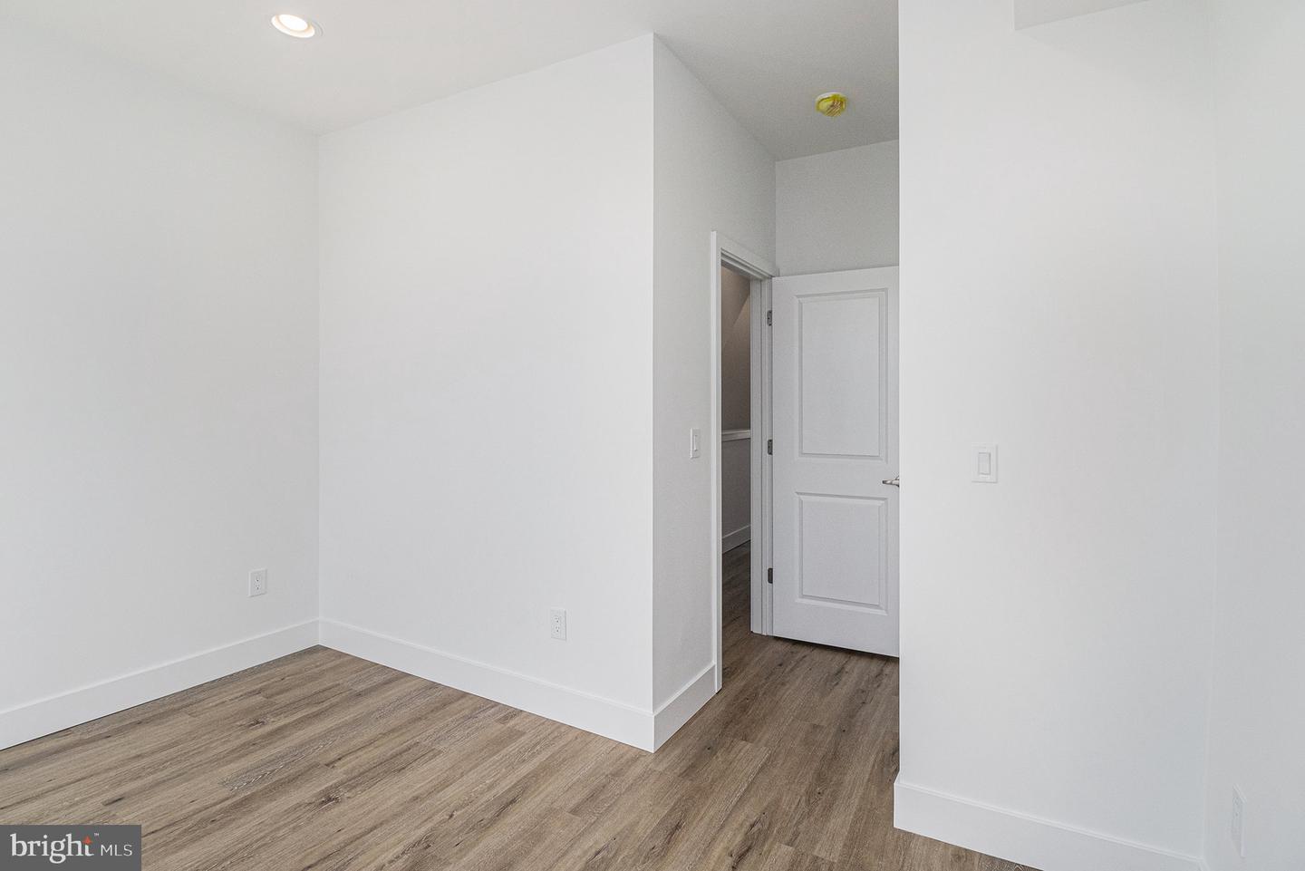 1914 E Somerset E Property Photo 7