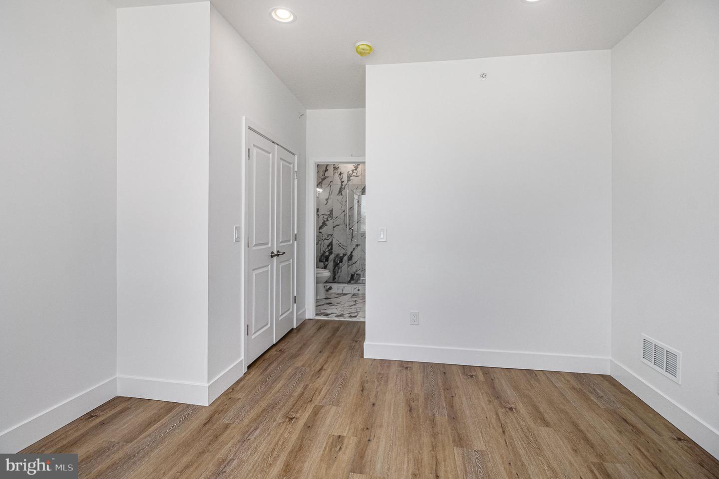 1914 E Somerset E Property Photo 11