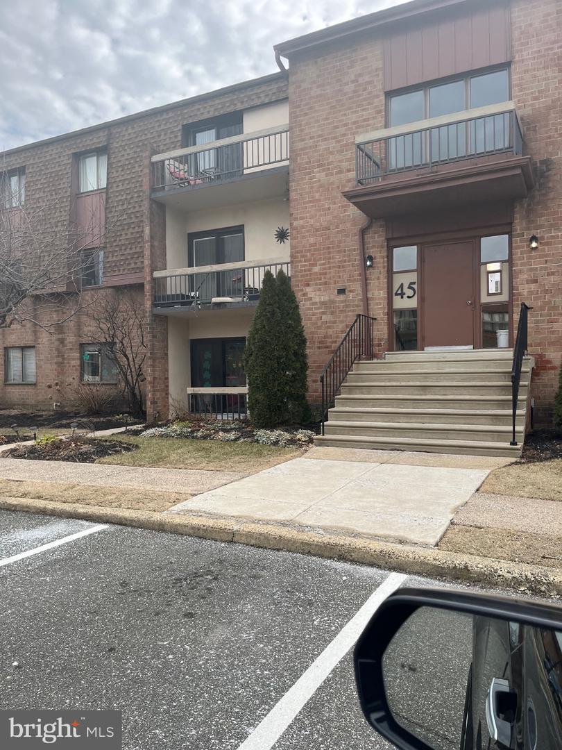 45301 Delaire Landing Rd #301 Property Photo 1