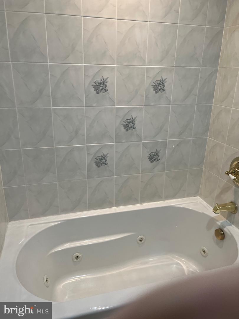 45301 Delaire Landing Rd #301 Property Photo 5