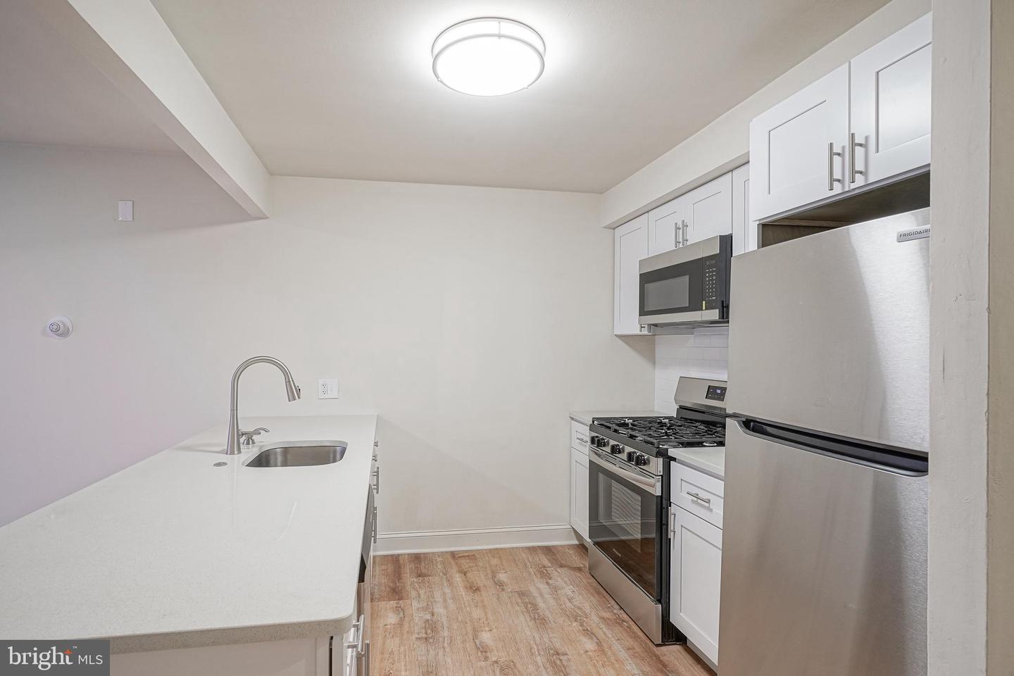 2439 S 6th St Property Photo 6