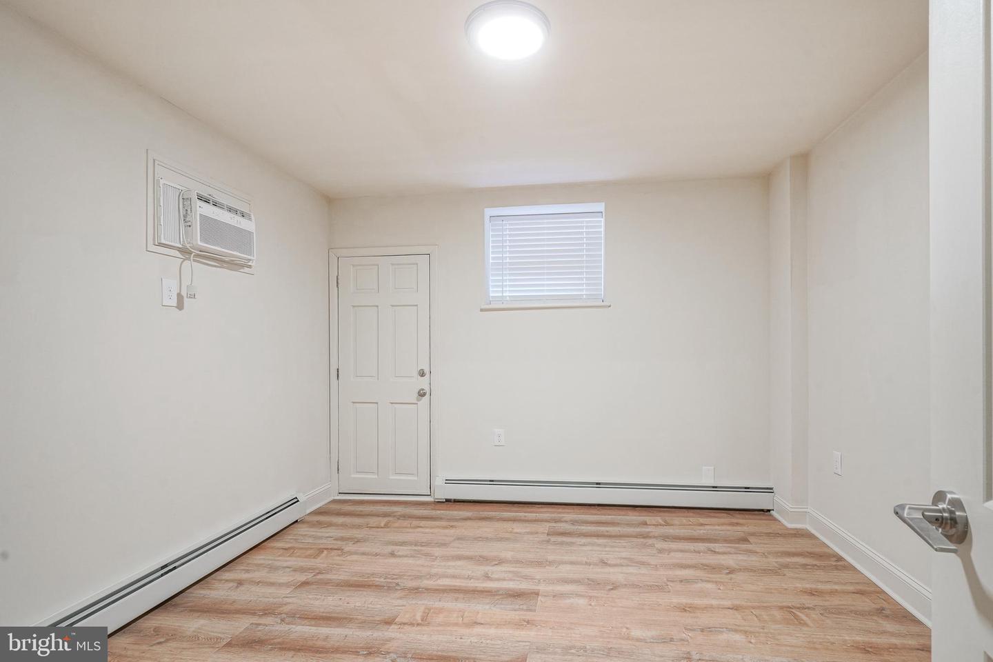 2439 S 6th St Property Photo 11
