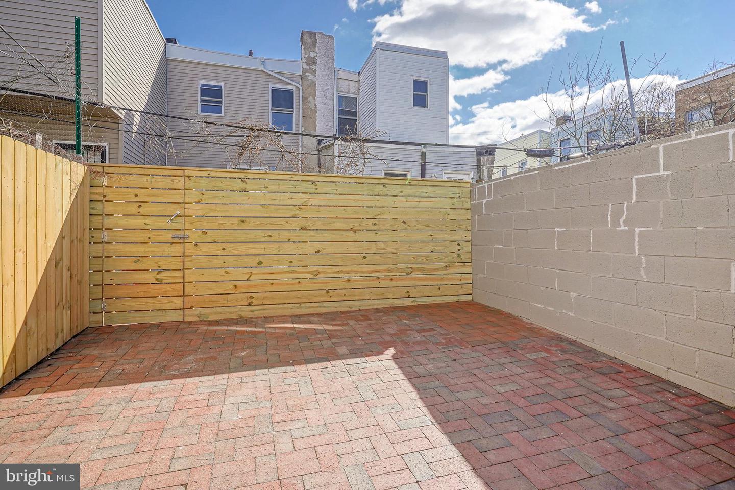 2439 S 6th St Property Photo 13