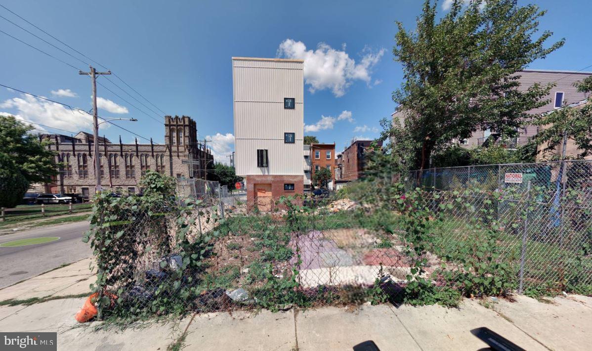2400 N Mutter St Property Photo 1