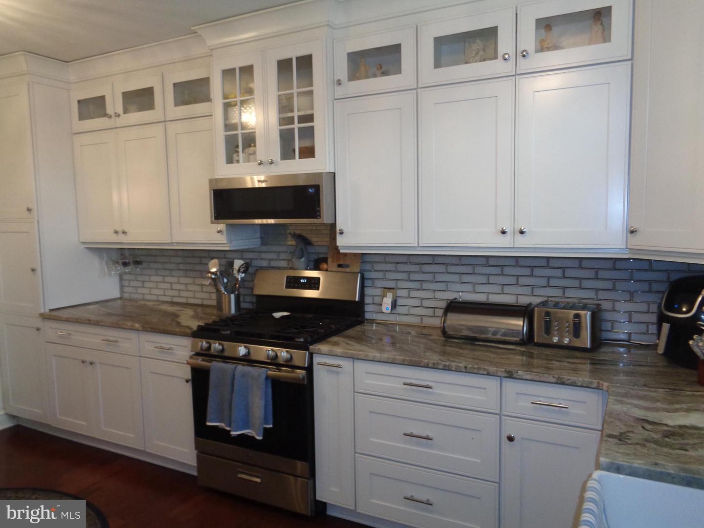 7172 Cottage St Property Photo 10