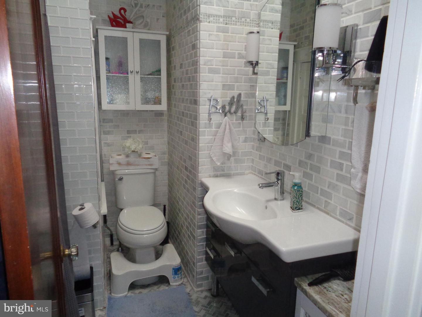 7172 Cottage St Property Photo 24