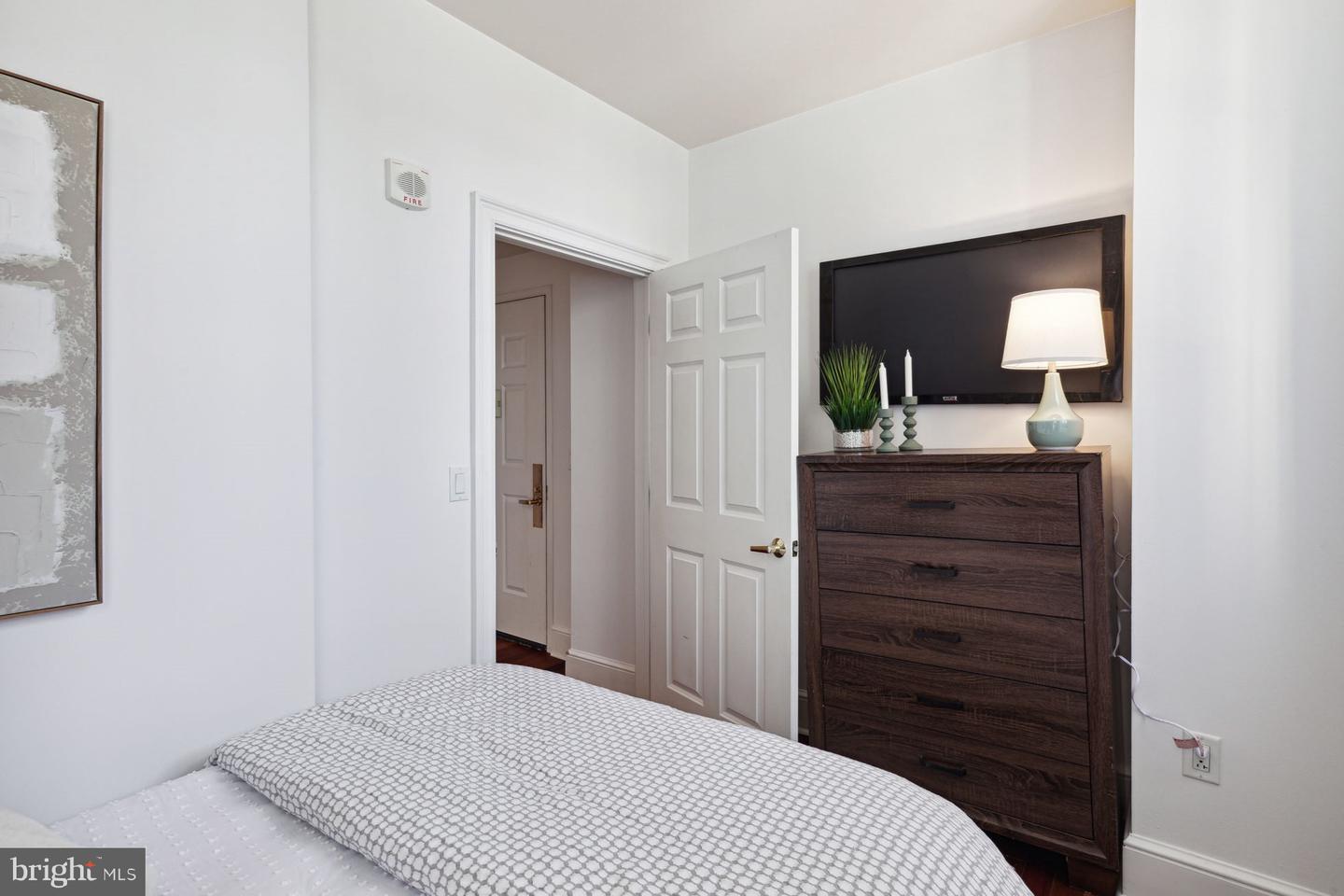 1500 Chestnut St #8h Property Photo 3