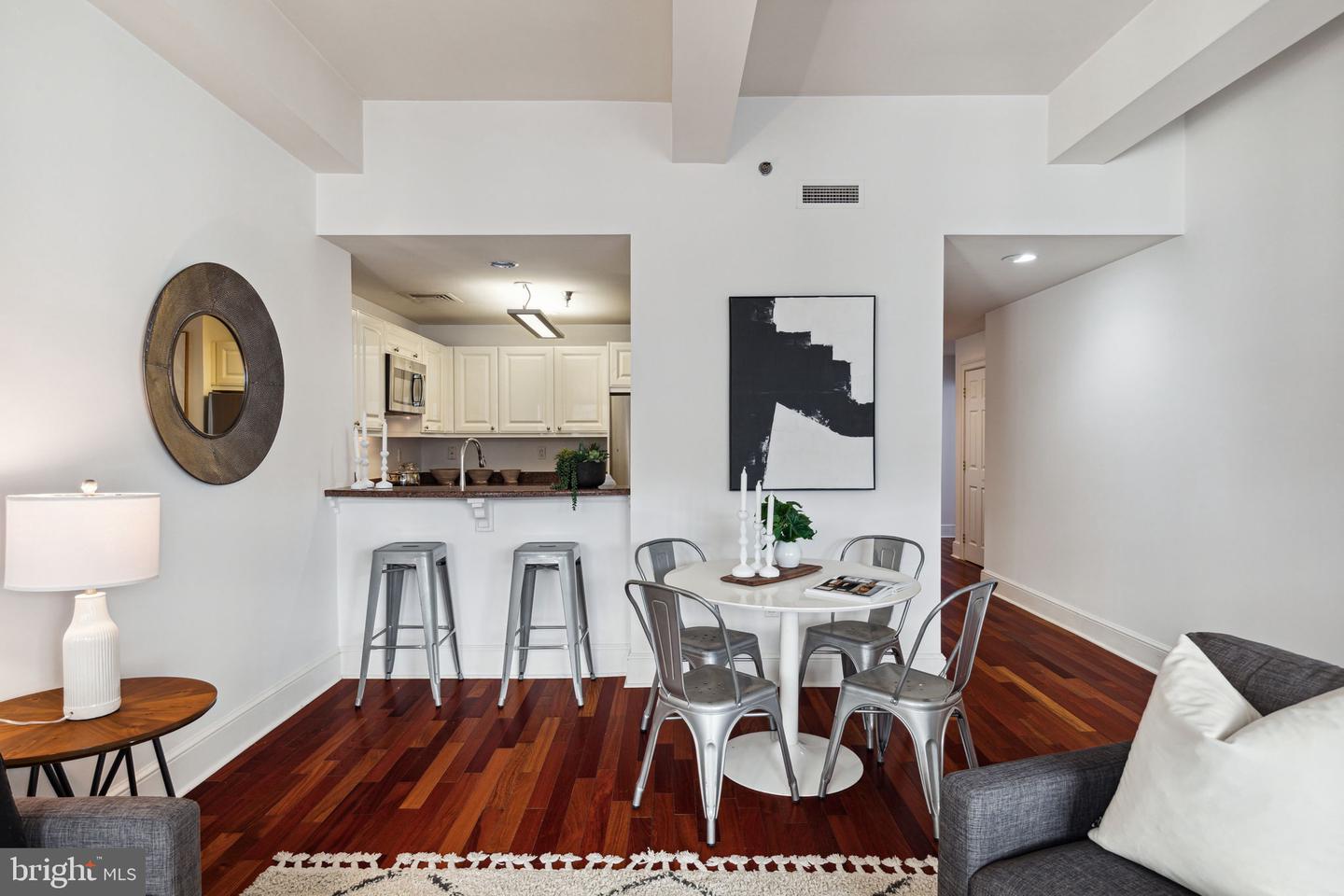 1500 Chestnut St #8h Property Photo 6