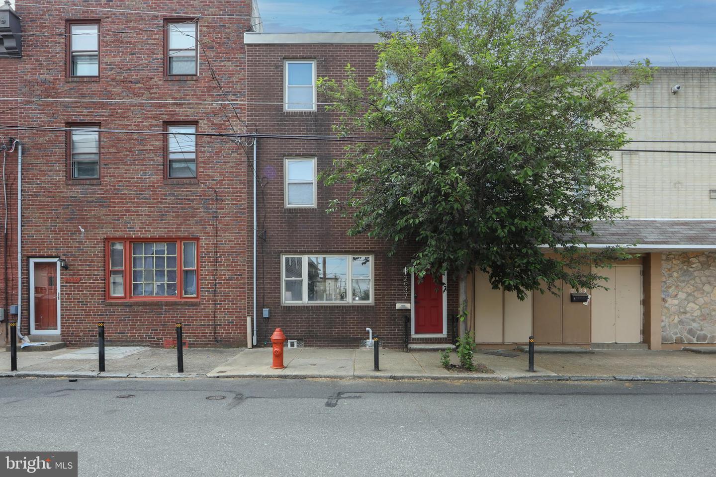 2537 Salmon St Property Photo 1