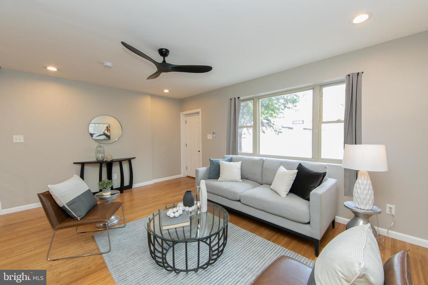 2537 Salmon St Property Photo 4