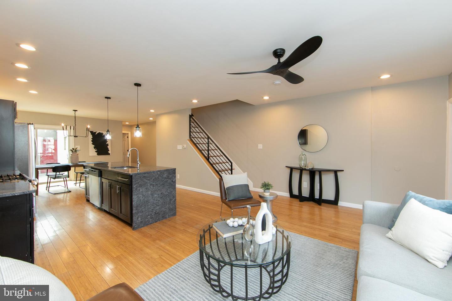 2537 Salmon St Property Photo 6