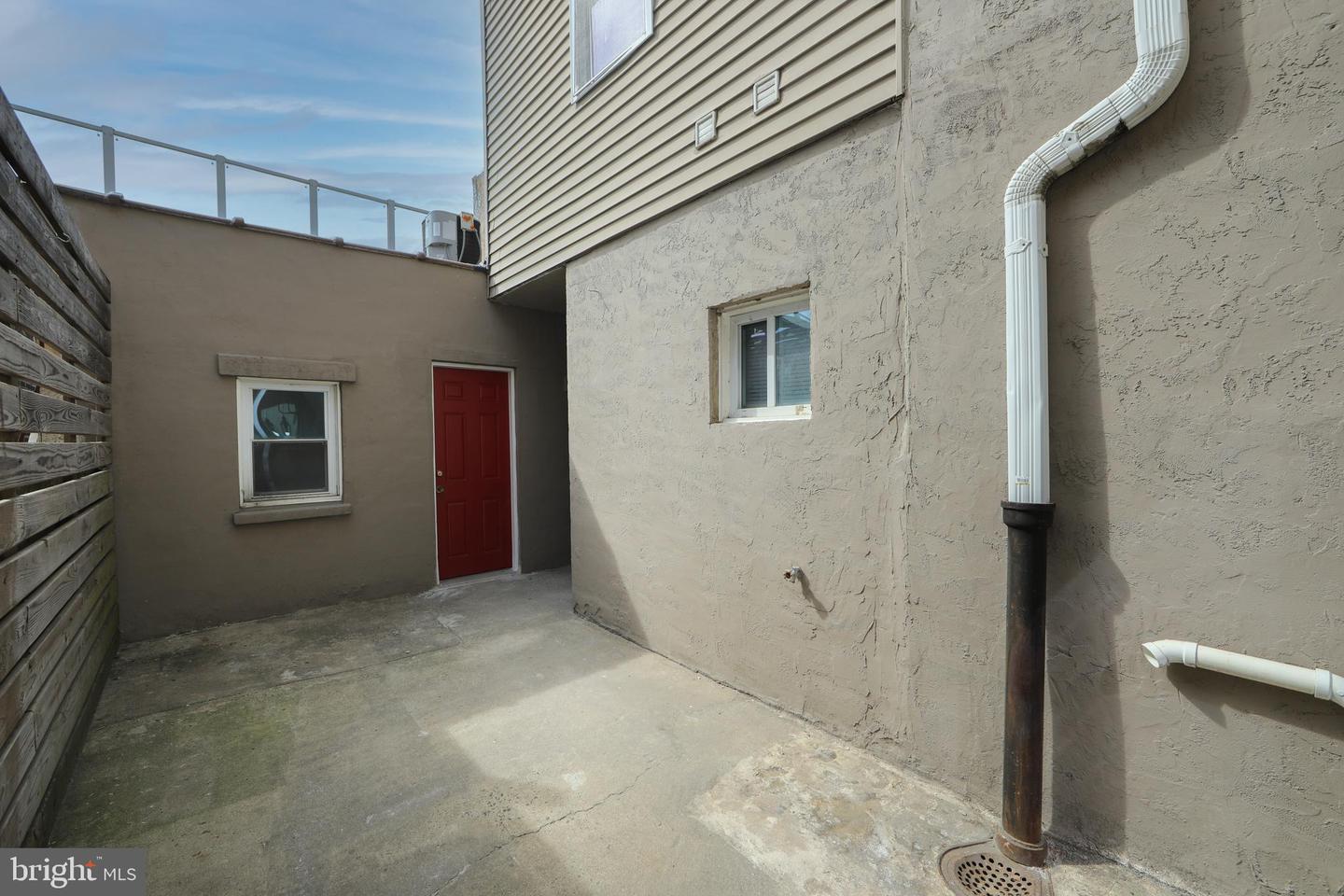 2537 Salmon St Property Photo 14