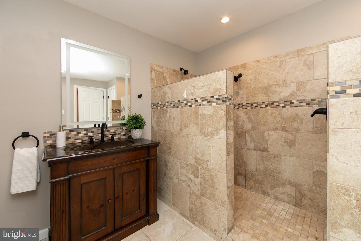 2537 Salmon St Property Photo 28