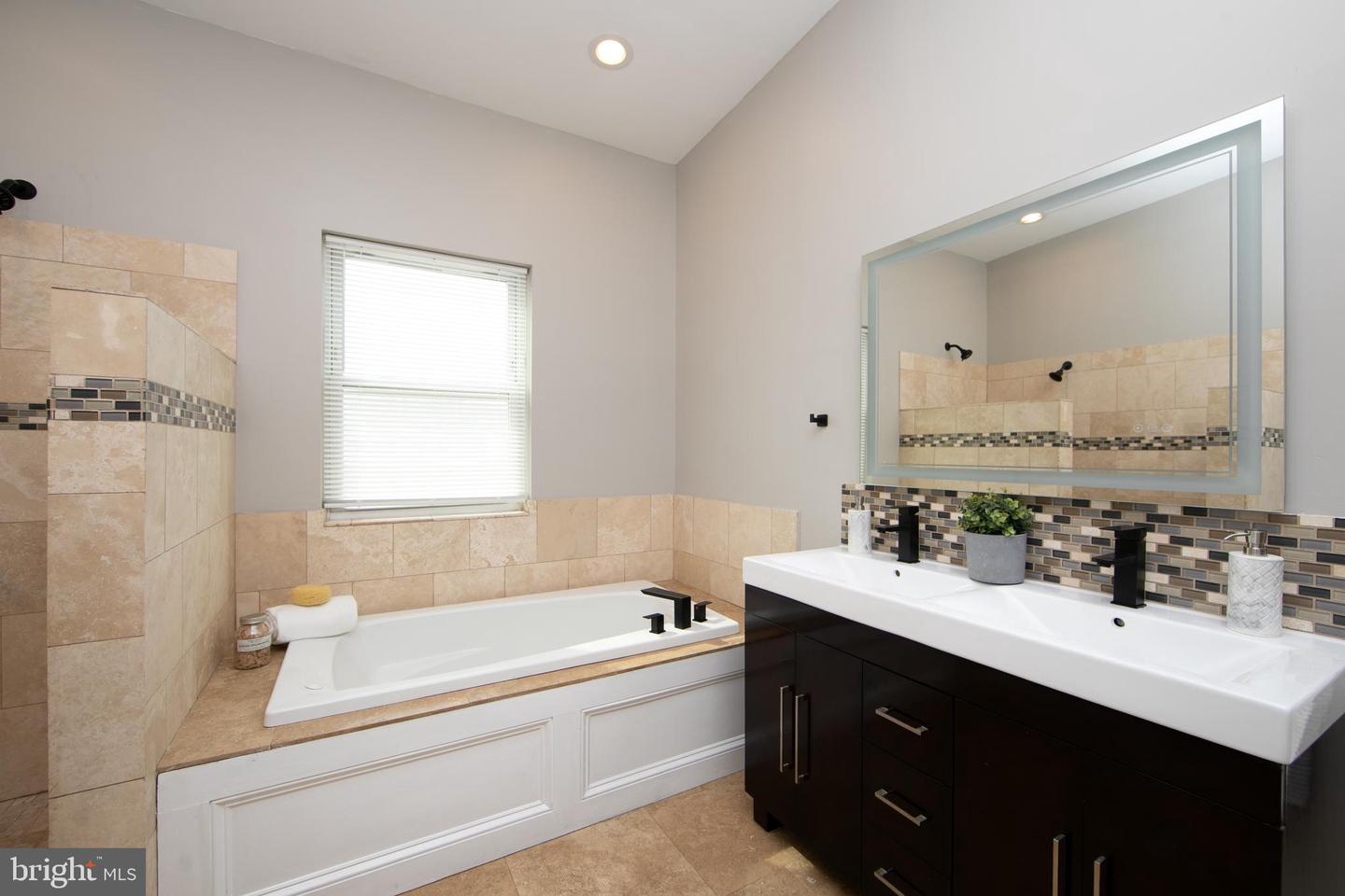 2537 Salmon St Property Photo 41