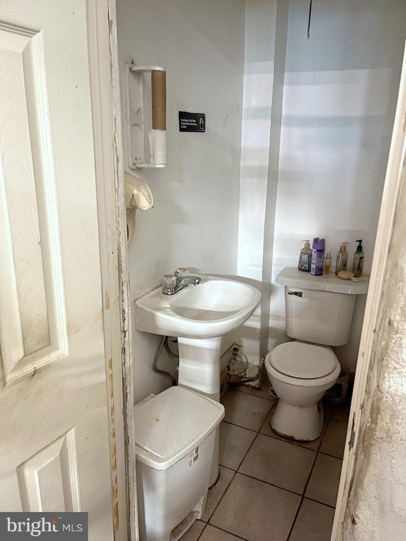 904 Spring Garden St Property Photo 7