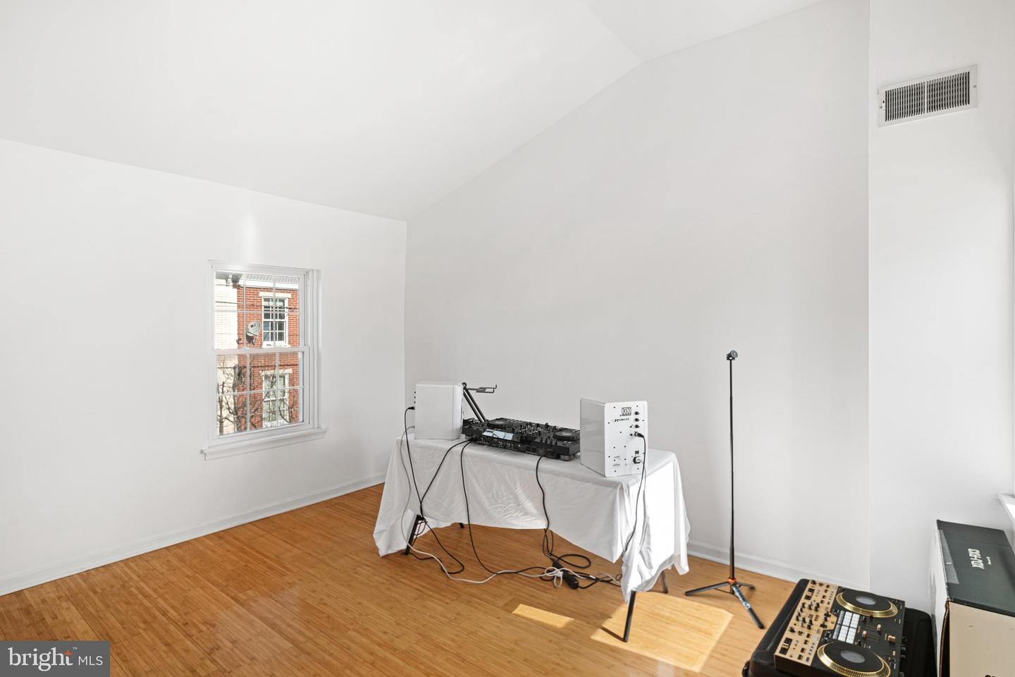 118 E Allen St Property Photo 14