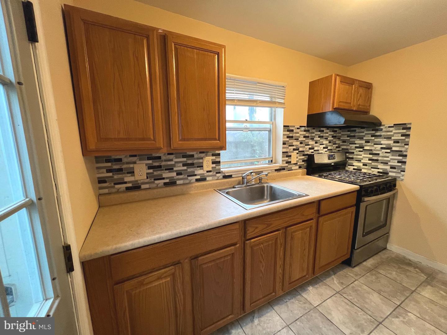 119 Tree St Property Photo 3