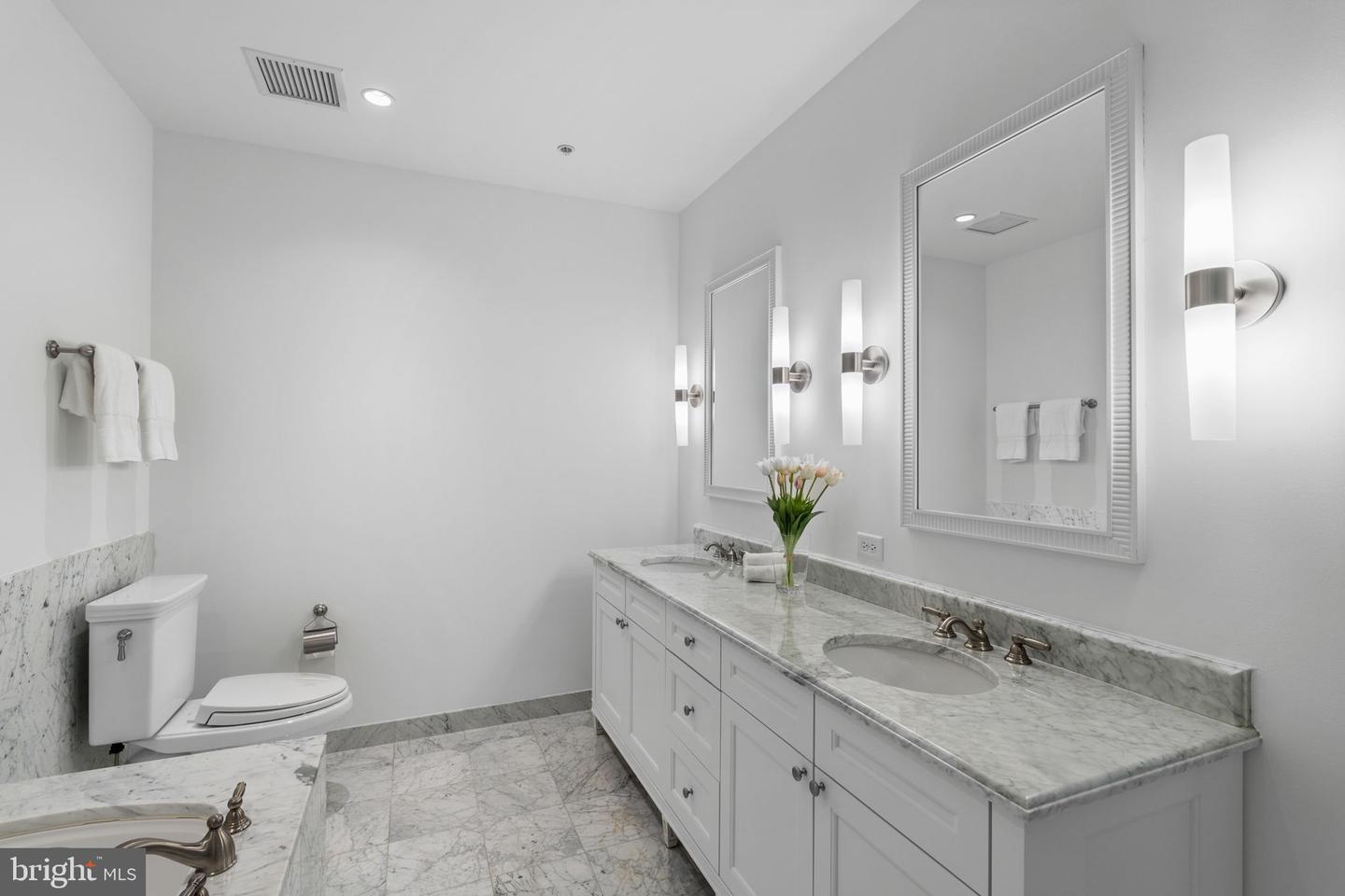 130 S 18th St #2502 Property Photo 46