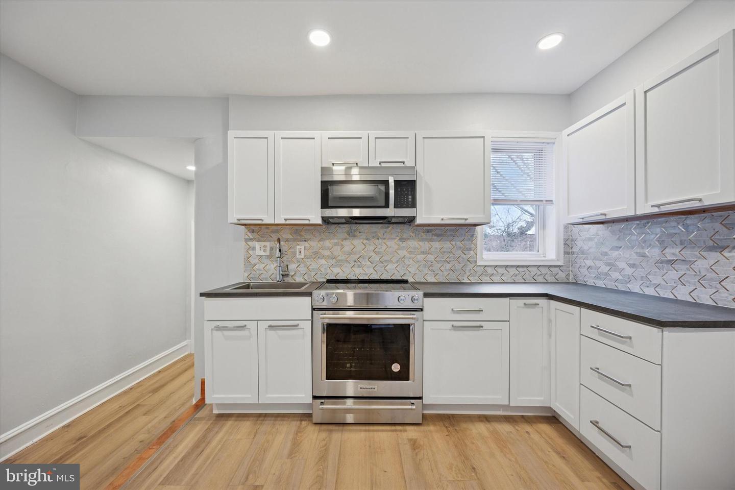2253 N Delhi St Property Photo 6