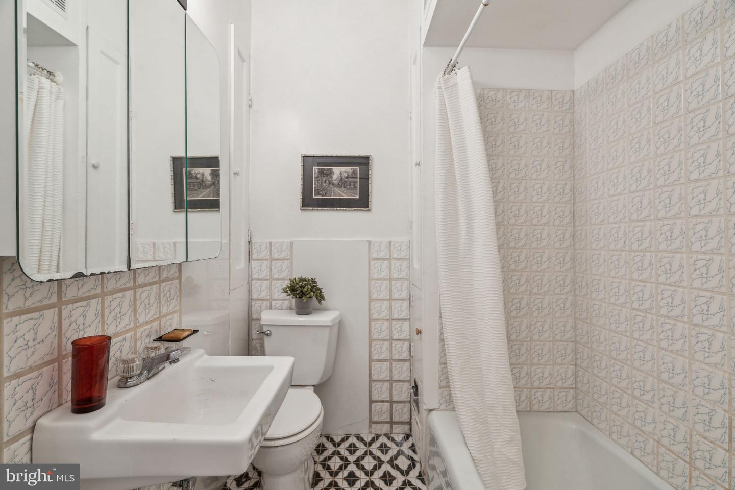 2104 Green St Property Photo 6