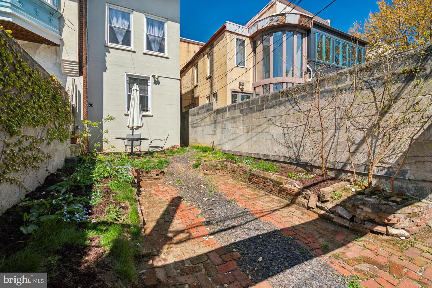 2104 Green St Property Photo 10