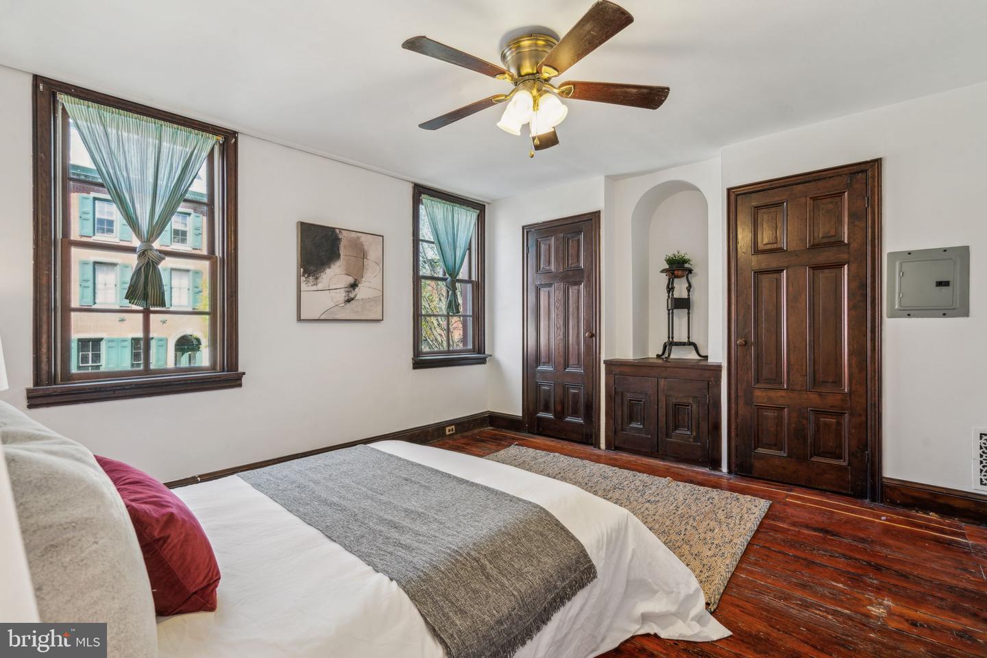 2104 Green St Property Photo 16
