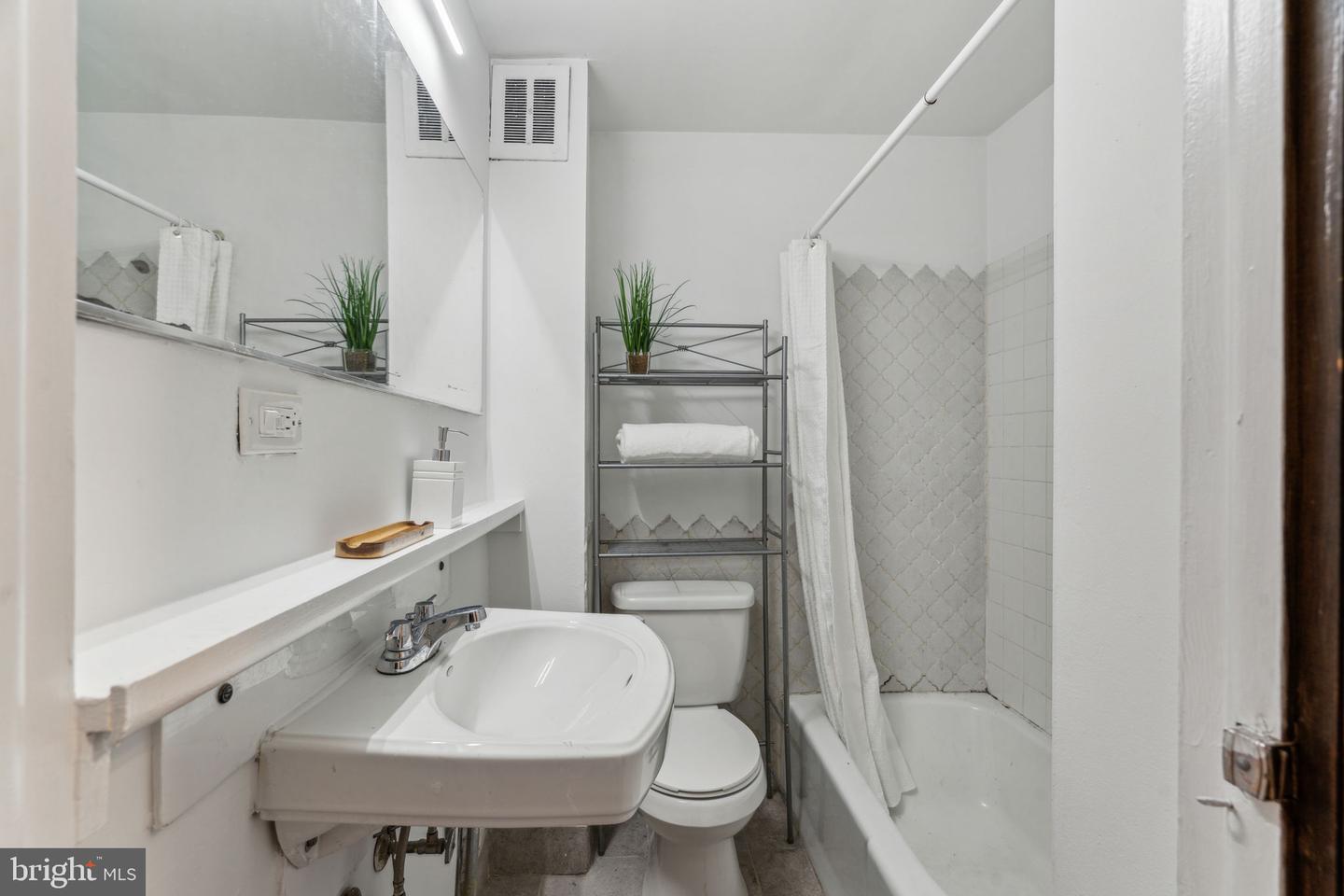 2104 Green St Property Photo 20