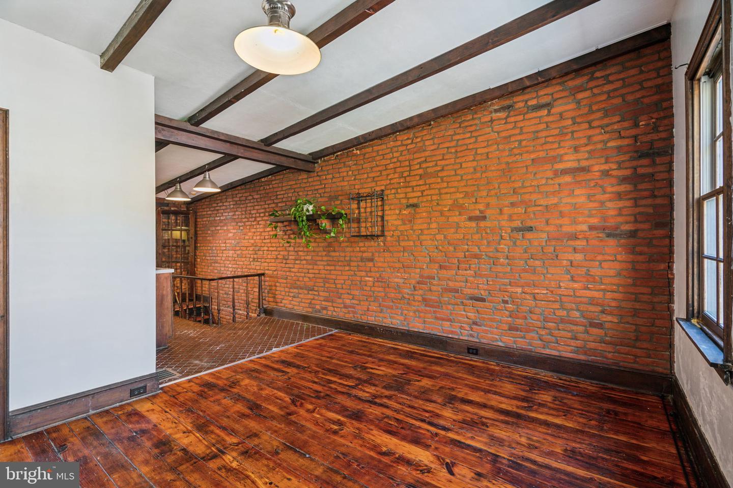 2104 Green St Property Photo 25