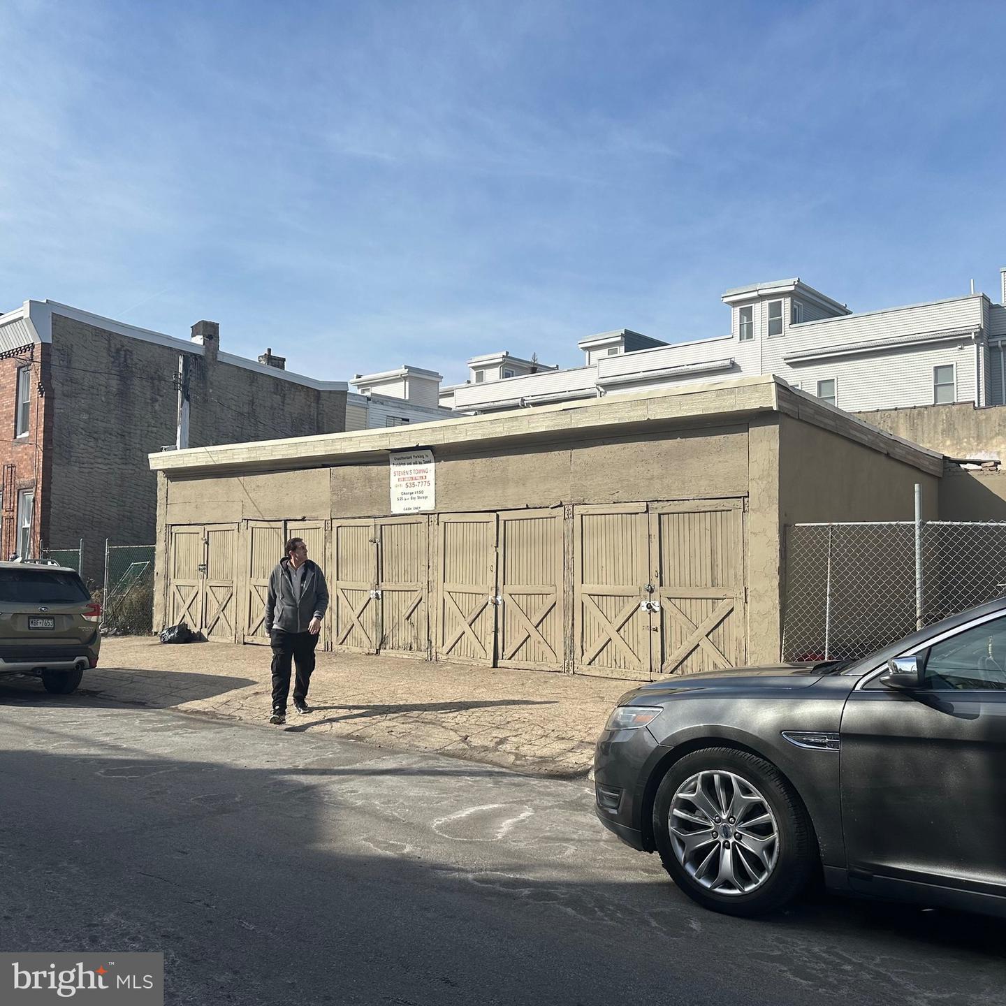 2530 E Monmouth St Property Photo 4