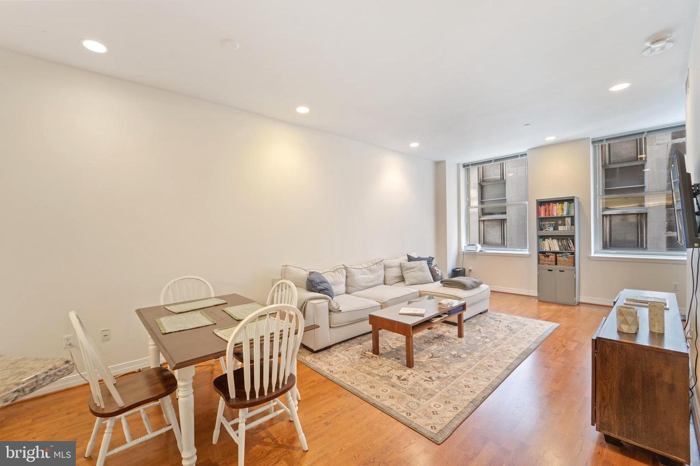 1600-18 Arch St #1016 Property Photo 2