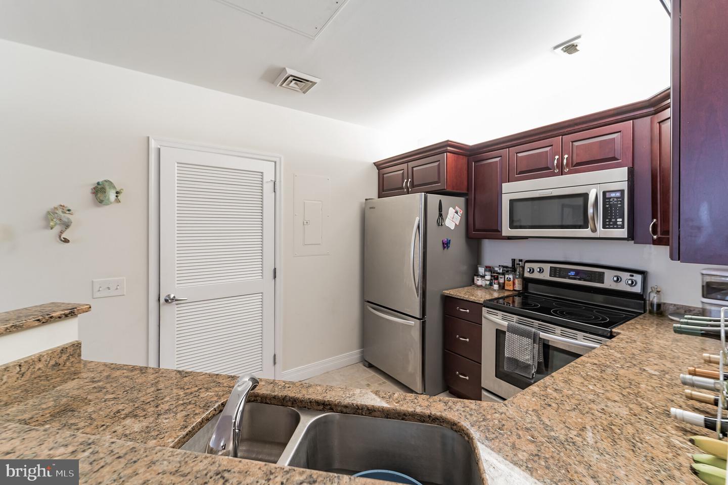 1600-18 Arch St #1016 Property Photo 7