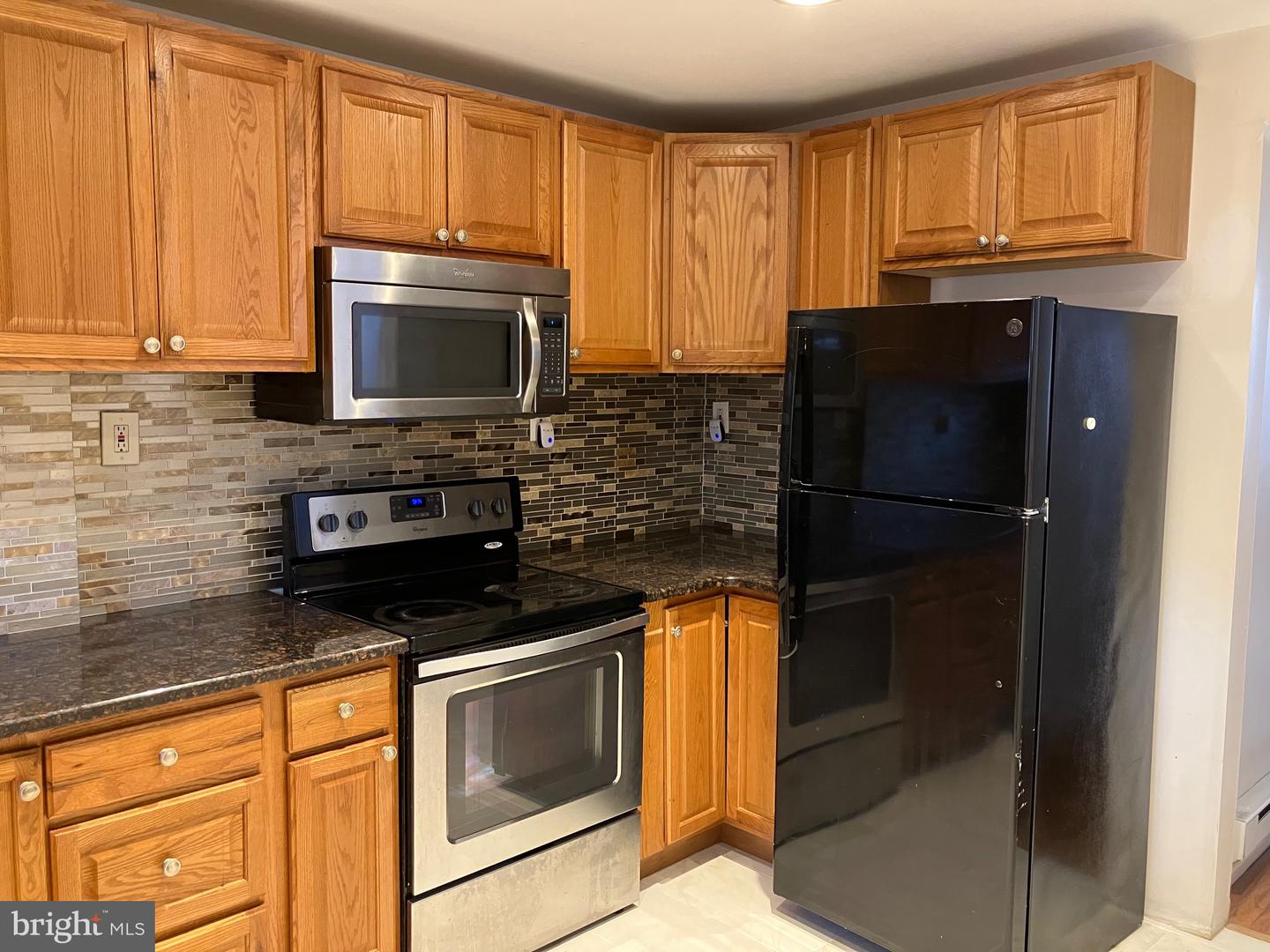 1920 Fontain St Property Photo 7