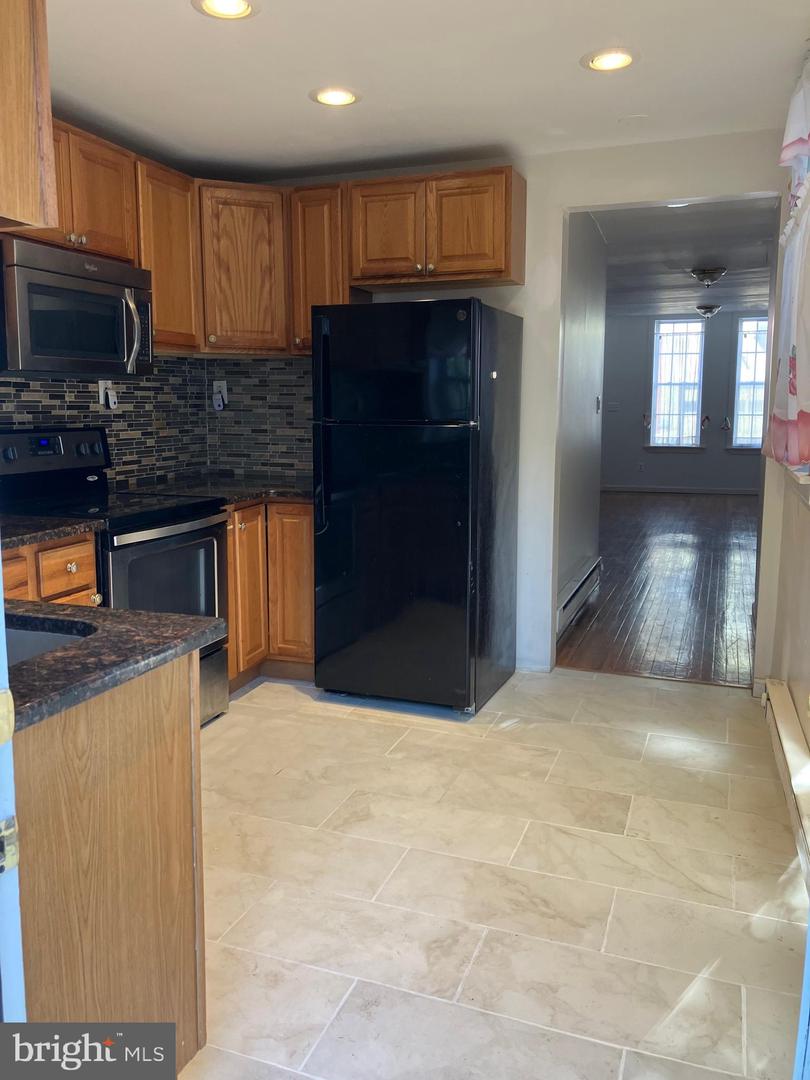 1920 Fontain St Property Photo 9