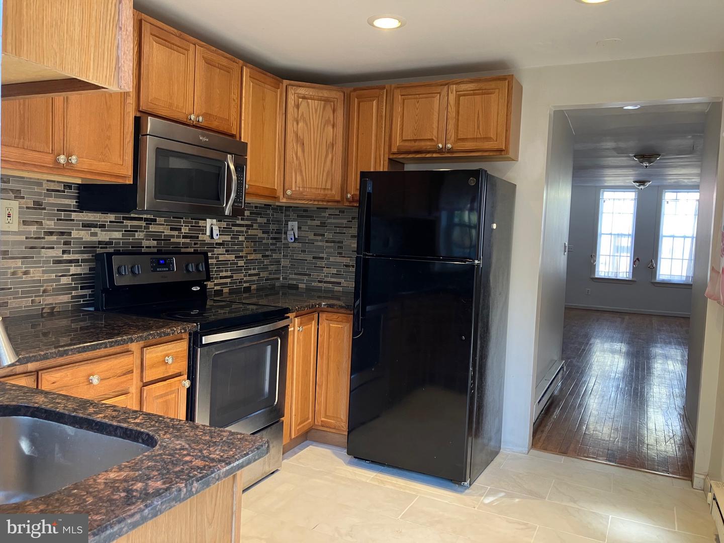 1920 Fontain St Property Photo 10