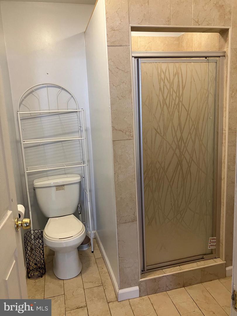 1920 Fontain St Property Photo 12