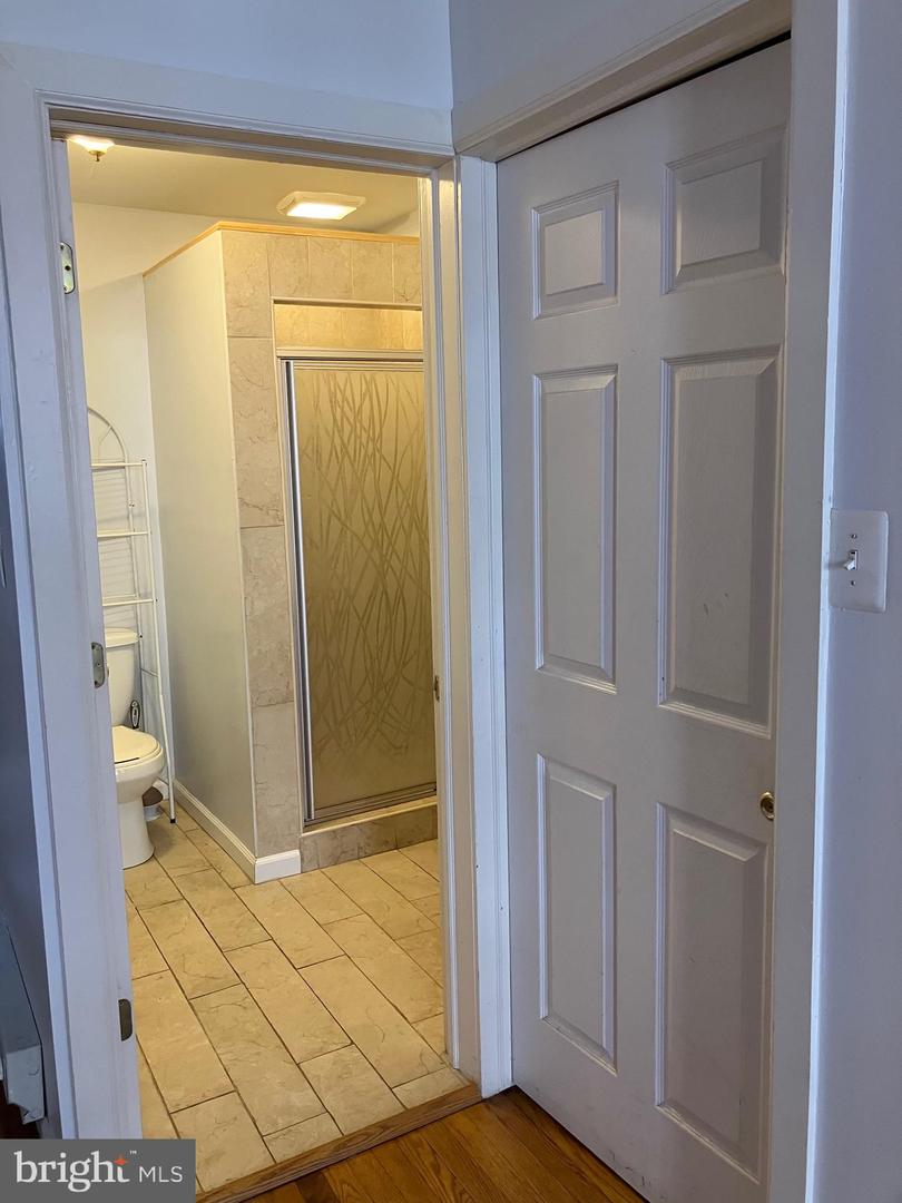 1920 Fontain St Property Photo 13