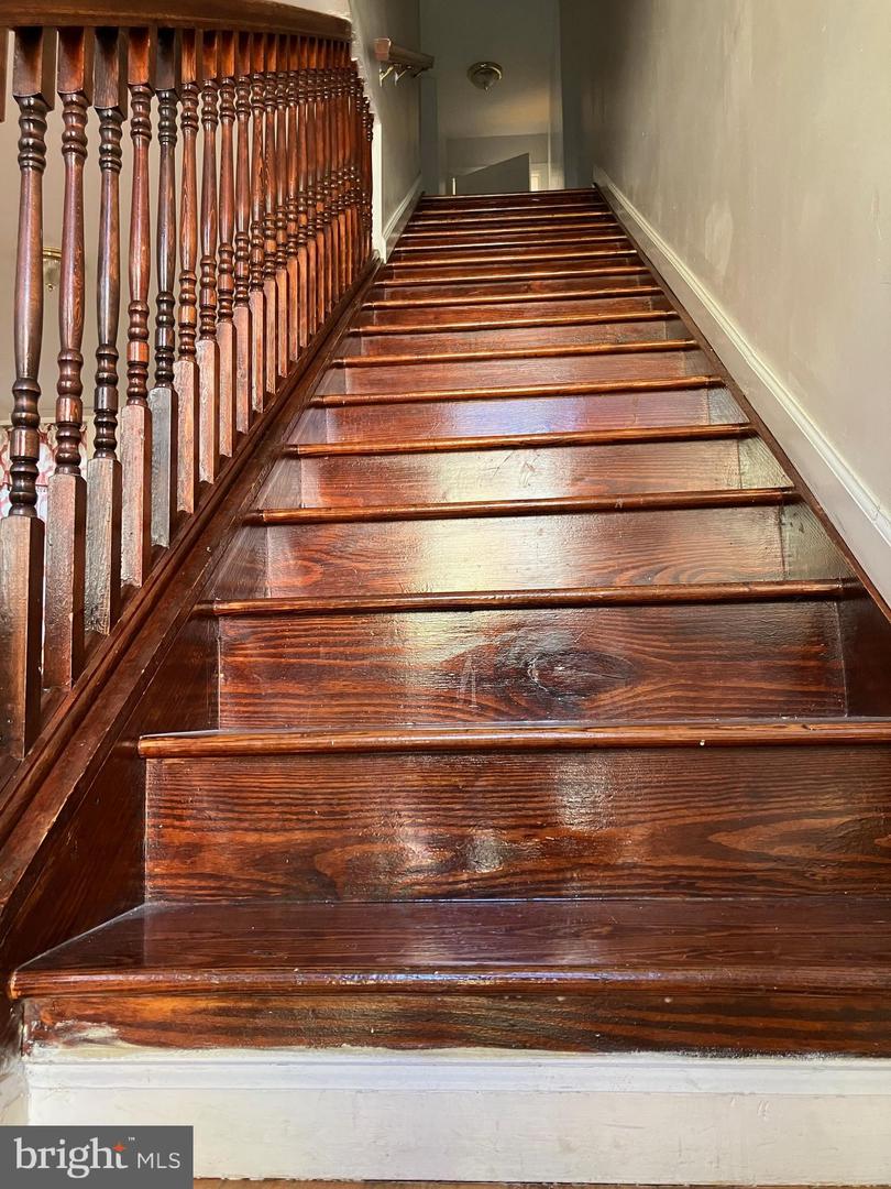 1920 Fontain St Property Photo 15