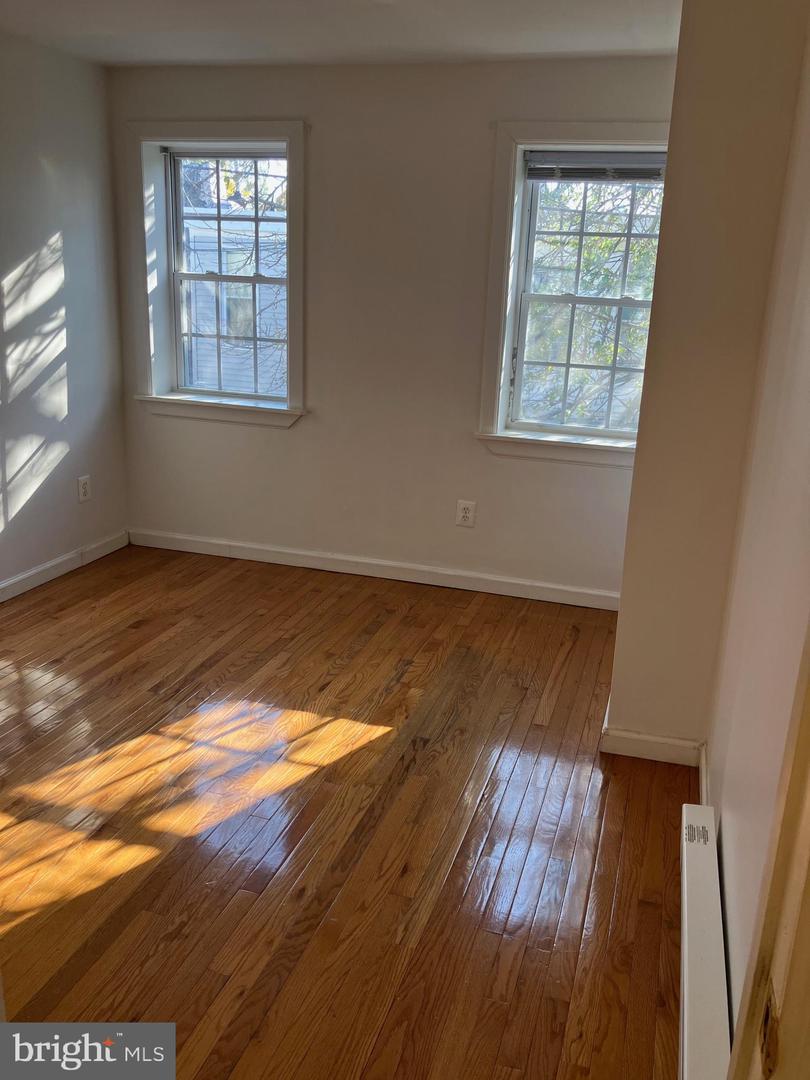 1920 Fontain St Property Photo 16