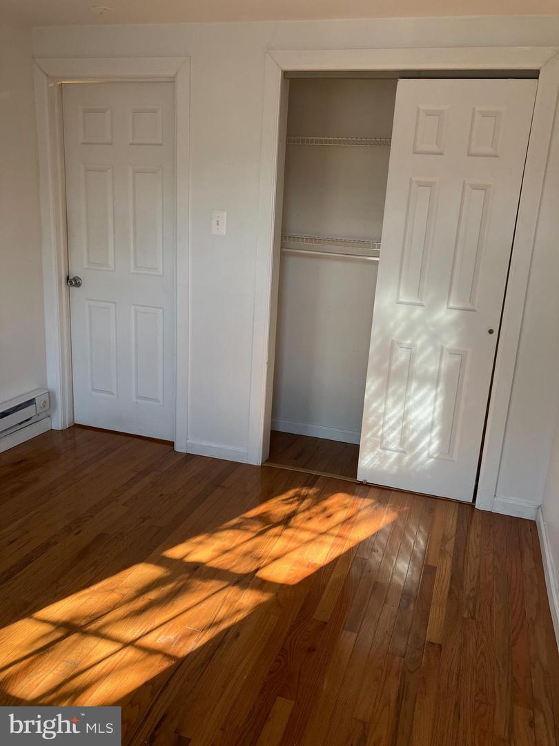 1920 Fontain St Property Photo 17