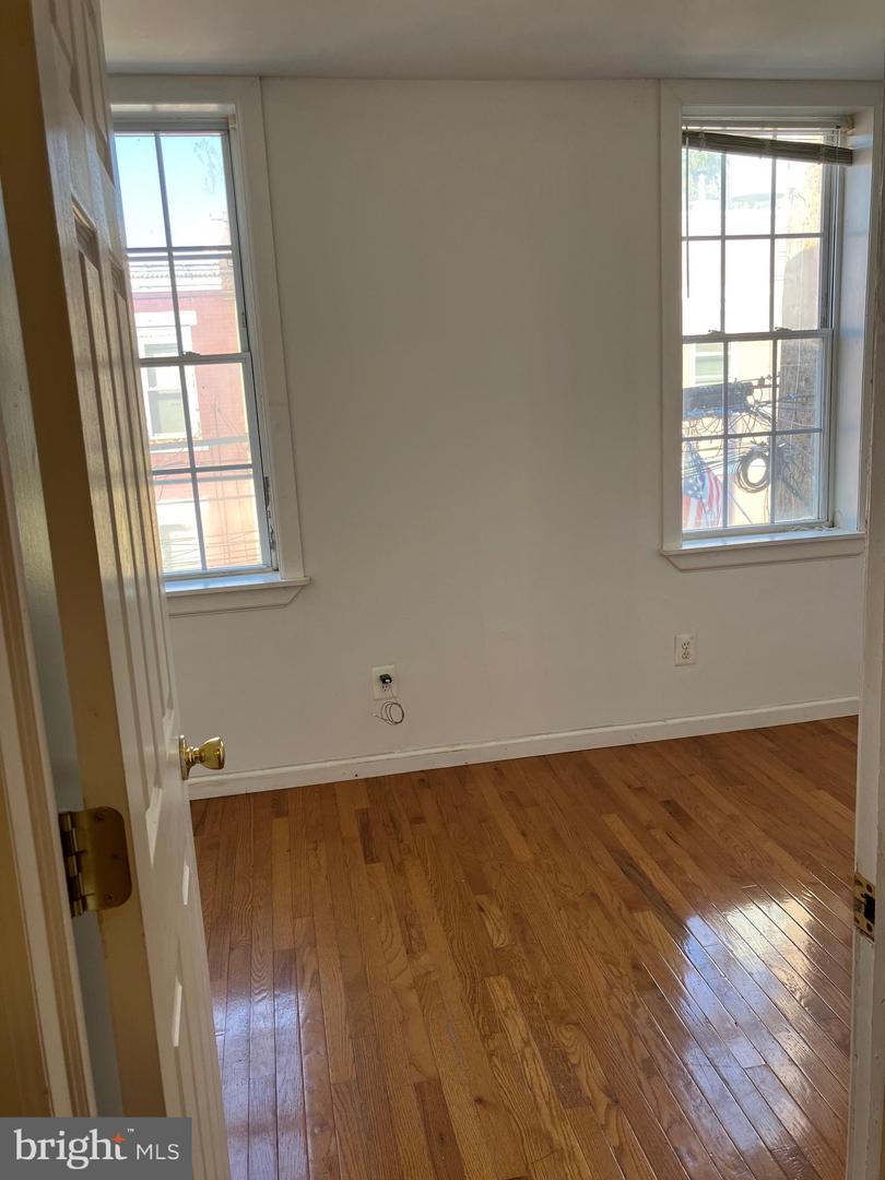 1920 Fontain St Property Photo 19